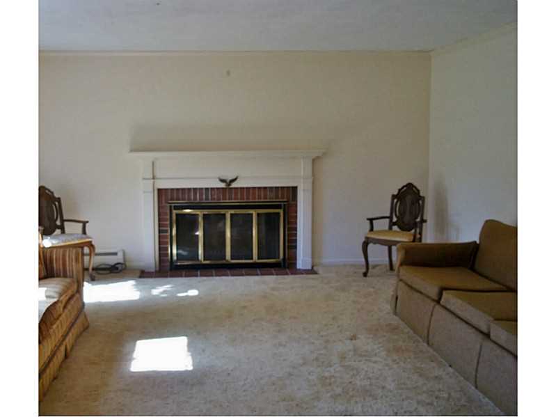 23 Hanley Farm Road, Unit 23 Warren, RI 02885 - Photo 4 of 10 Living Room.