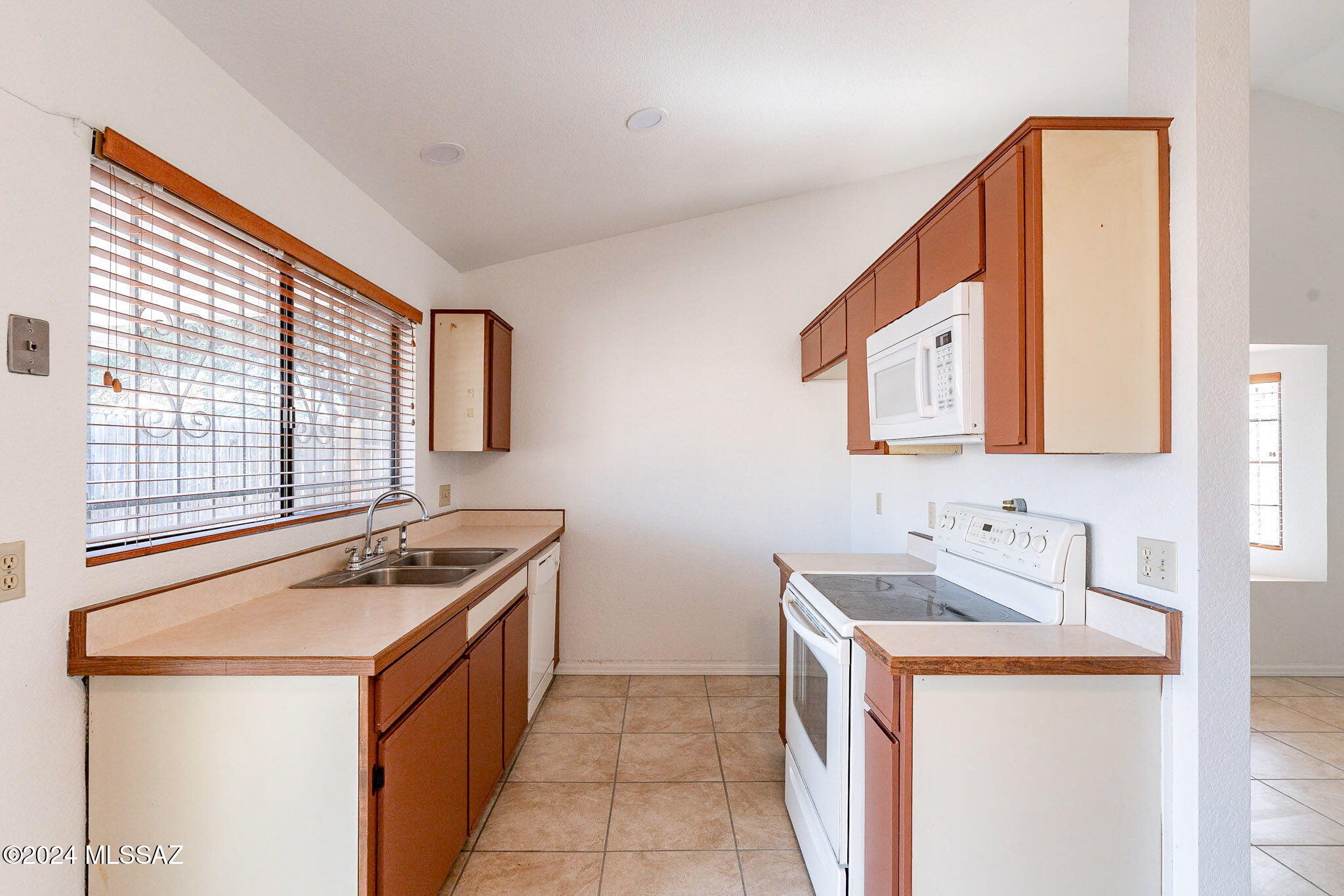 1712 Twin Ridge Road Tucson, AZ 85746 - Photo 12 of 29 Gallery Image 12