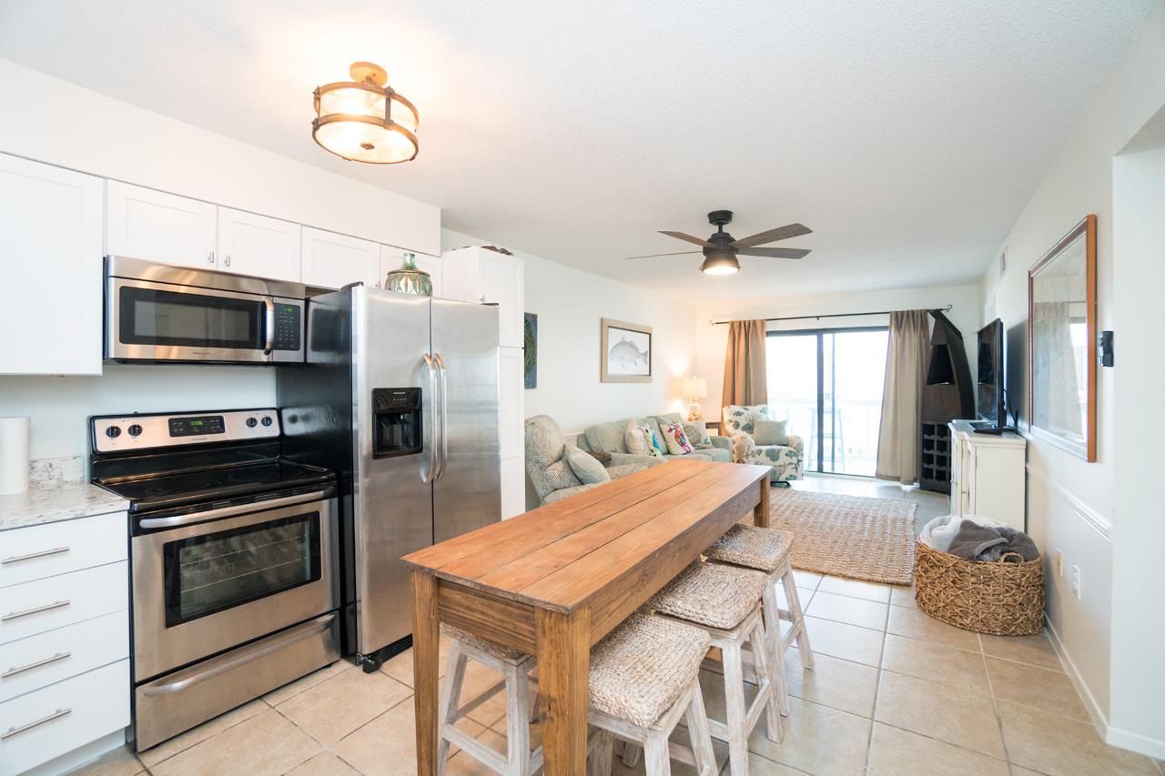 26913 Marina Road, Unit 115 Orange Beach, AL 36561 - Photo 5 of 24 Kitchen/Dining Area