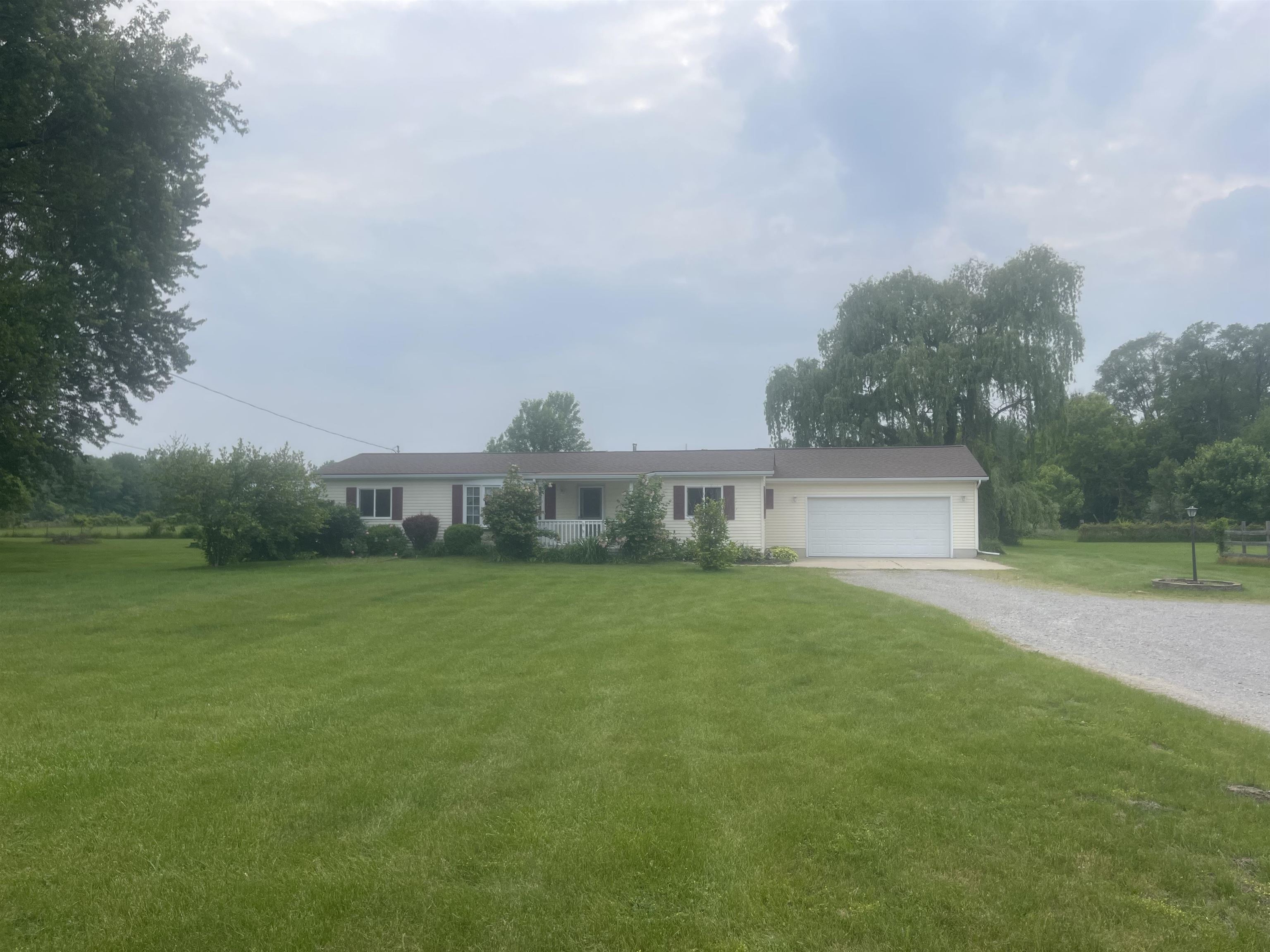 8571 North Seymour Road Flushing, MI 48433 - Photo 3 of 27