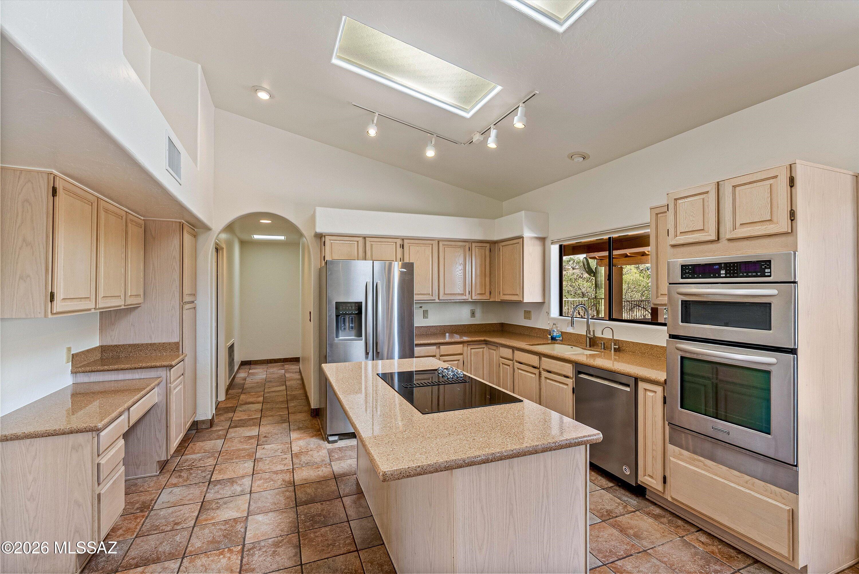 6340 North Valley View Road Tucson, AZ 85718 - Photo 15 of 44 Kitchen