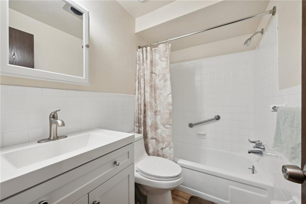 101 Edith Drive Hunker, PA 15639 - Photo 13 of 35 a bathroom with a sink a toilet and a bathtub