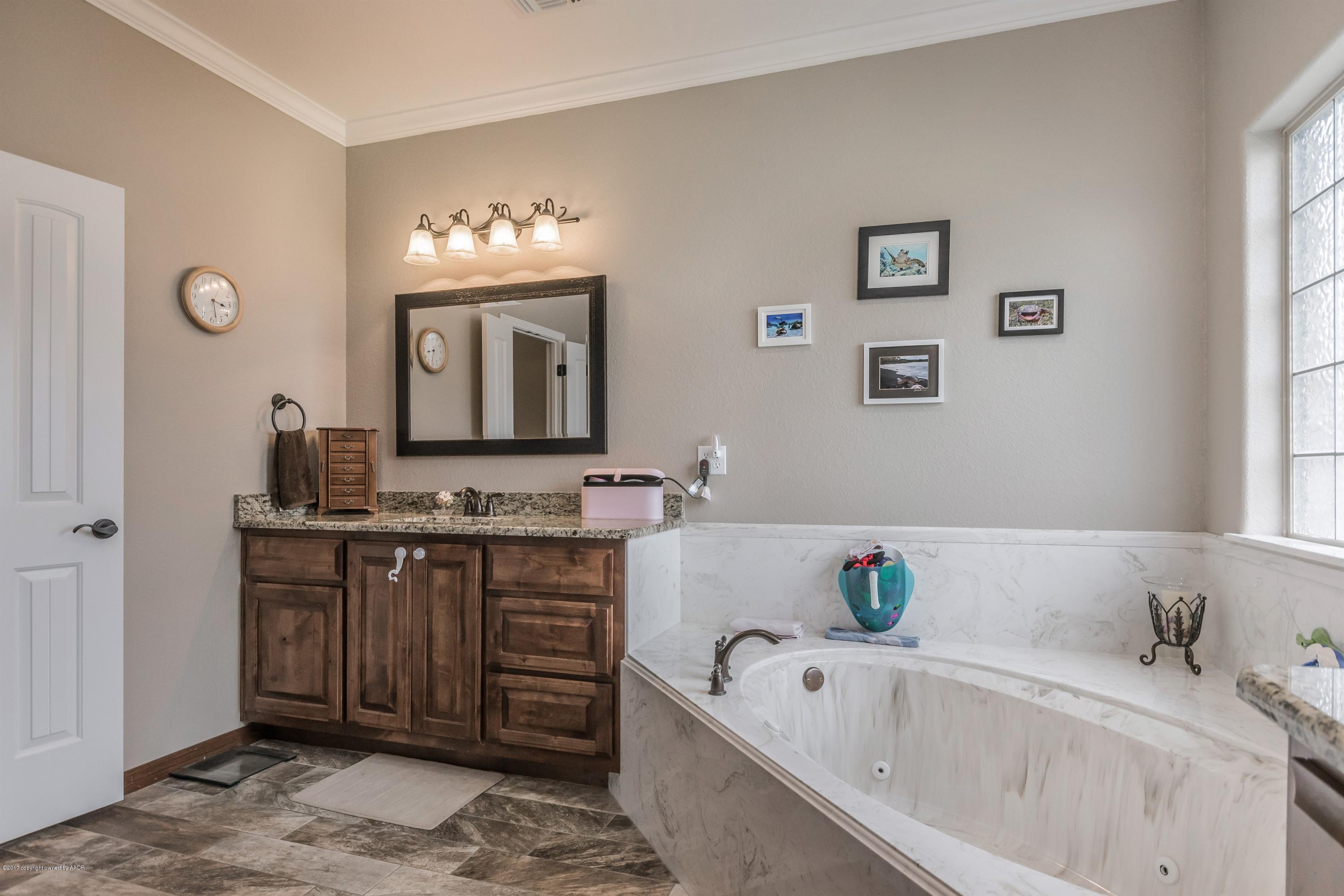 19600 Saddlehorn Road Amarillo, TX 79119 - Photo 11 of 25 011_Master Bathroom (2)