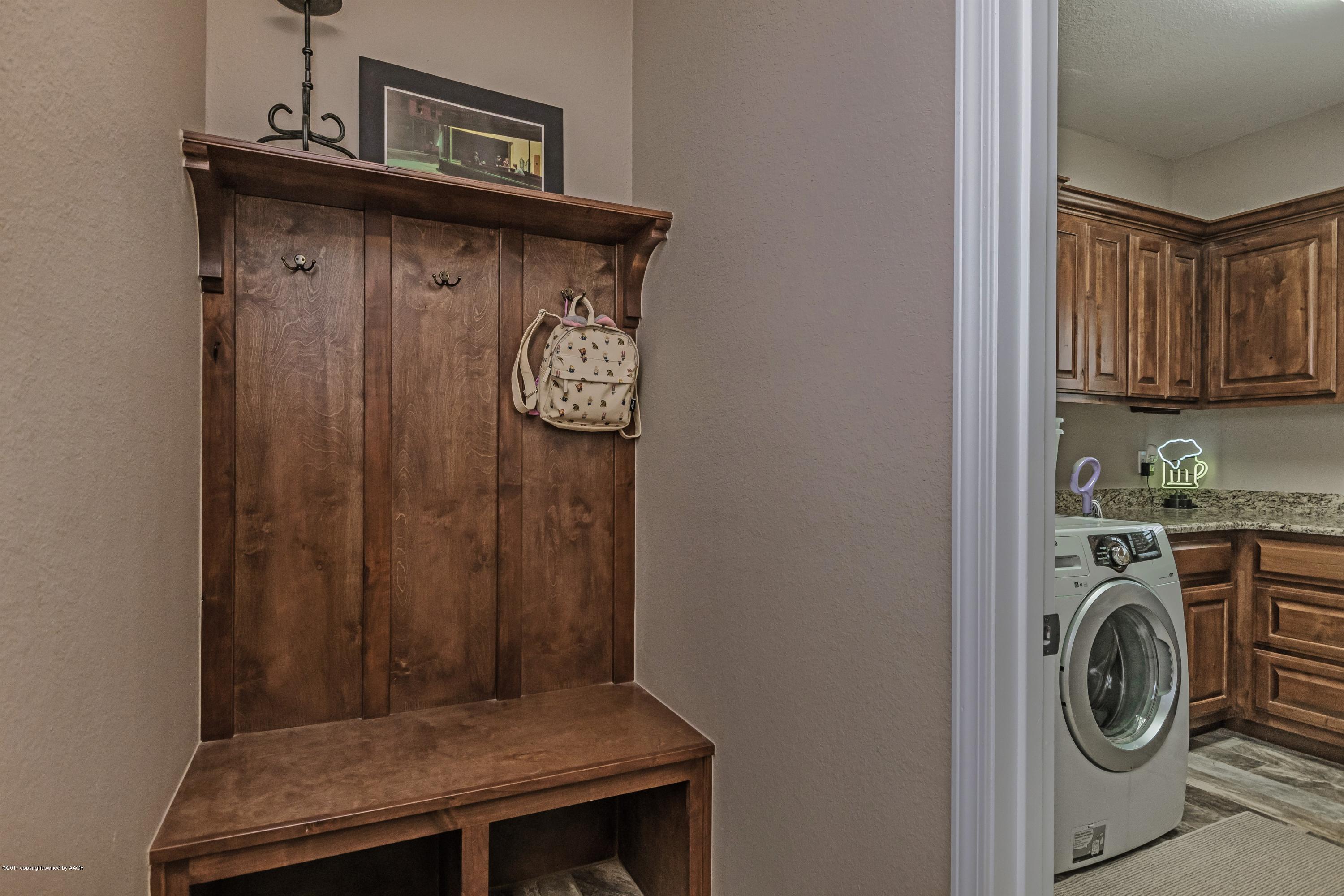 19600 Saddlehorn Road Amarillo, TX 79119 - Photo 18 of 25 018_Mud Room