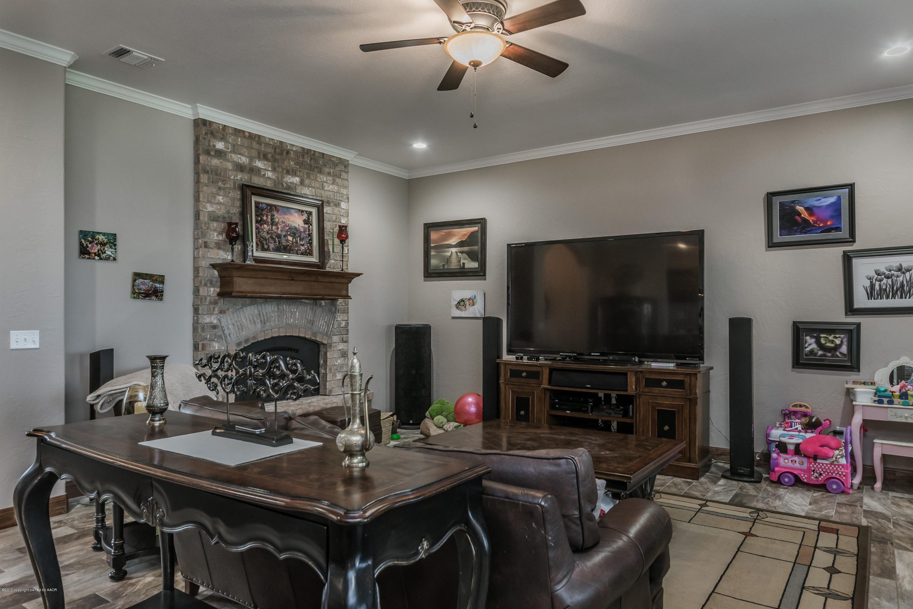19600 Saddlehorn Road Amarillo, TX 79119 - Photo 3 of 25 003_Living Room