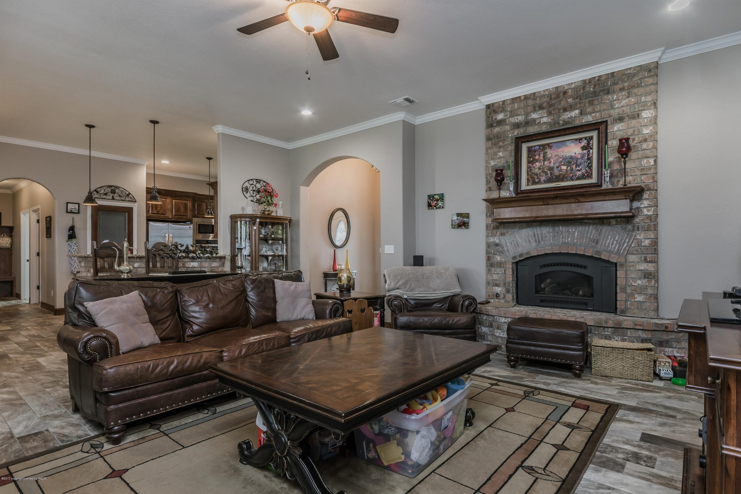 19600 Saddlehorn Road Amarillo, TX 79119 - Photo 4 of 25 004_Living Room (2)