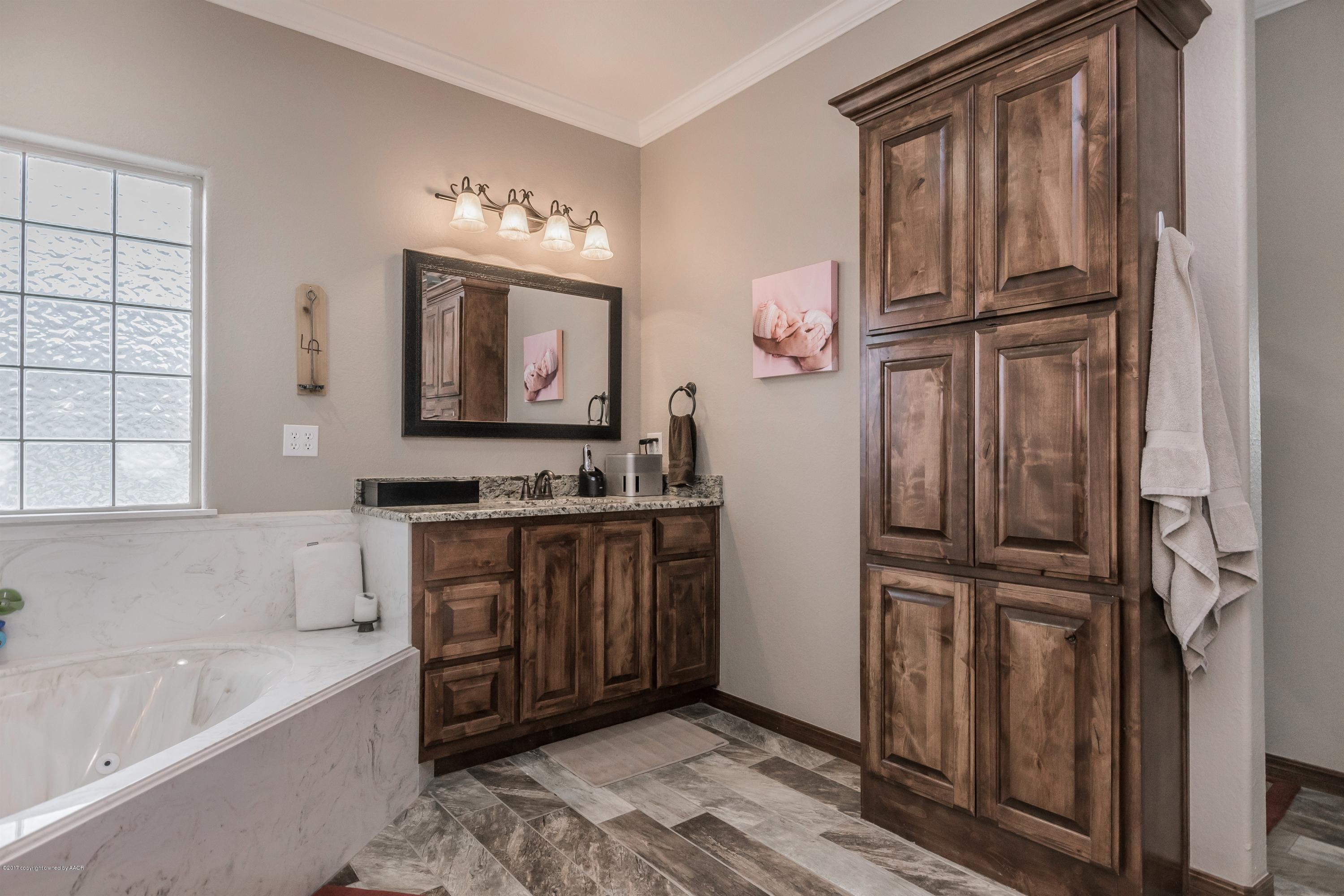 19600 Saddlehorn Road Amarillo, TX 79119 - Photo 10 of 25 010_Master Bathroom