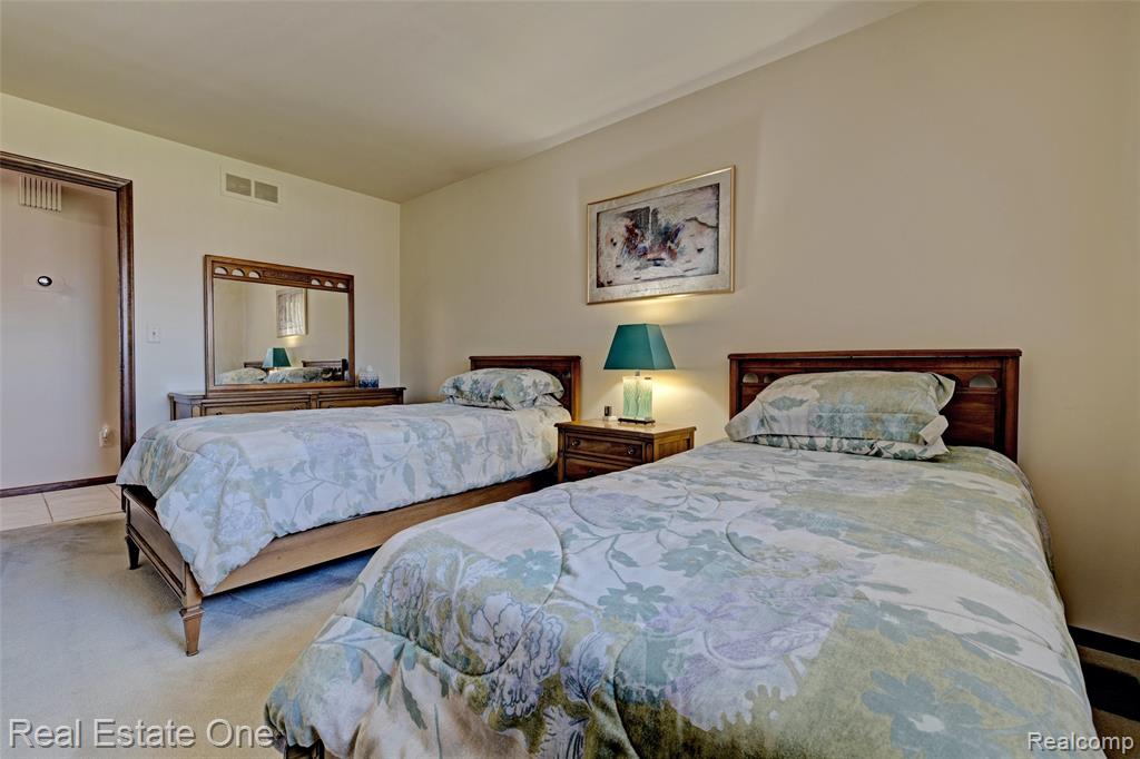 38756 Cheldon Street Clinton Township, MI 48038 - Photo 12 of 49