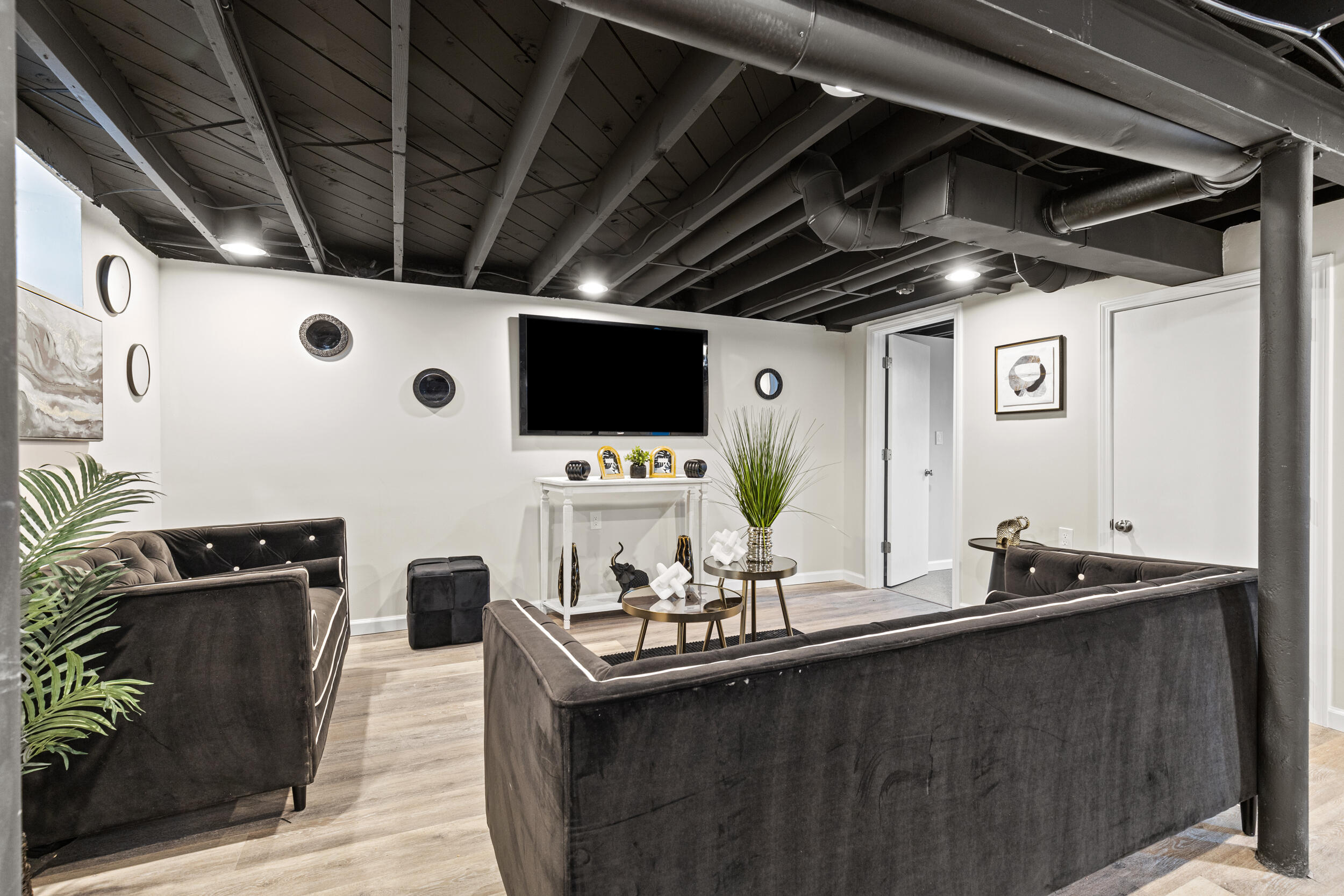 5830 West Philip Place Milwaukee, WI 53216 - Photo 13 of 18 photo nov 04 2025, 8 59 41 pm