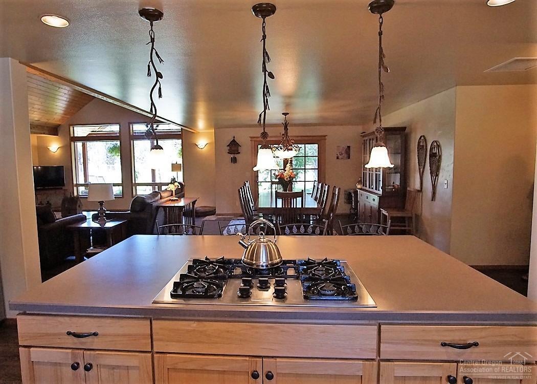 18212 Goldcoach Road Sisters, OR 97759 - Photo 9 of 25 Gallery Image 9