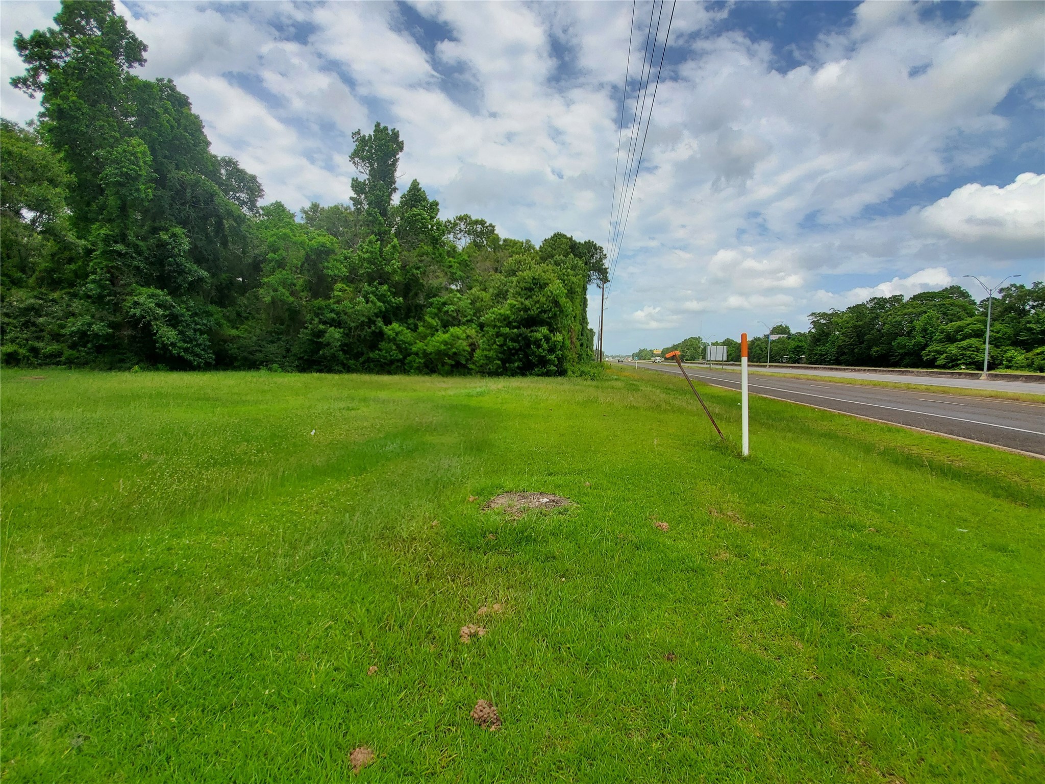 504 Pate Street Cleveland, TX 77328 - Photo 6 of 19 a view of an outdoor space and basketball court