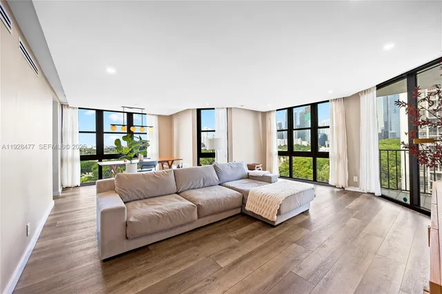 $779,000 | 1915 Brickell Avenue, Unit 1001, Miami, FL 33129