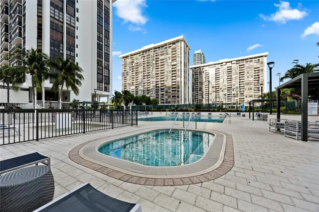 $779,000 | 1915 Brickell Avenue, Unit 1001, Miami, FL 33129