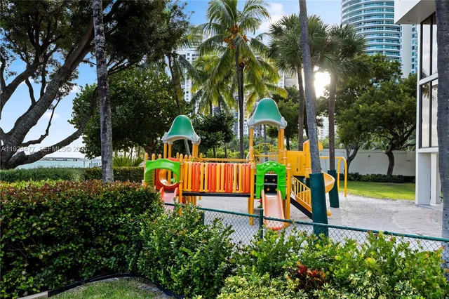 $779,000 | 1915 Brickell Avenue, Unit 1001, Miami, FL 33129