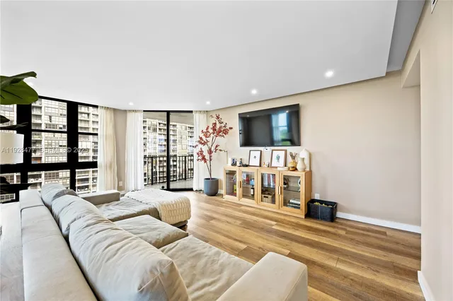 $779,000 | 1915 Brickell Avenue, Unit 1001, Miami, FL 33129