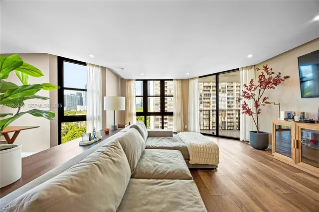 $779,000 | 1915 Brickell Avenue, Unit 1001, Miami, FL 33129