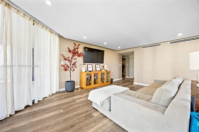 $779,000 | 1915 Brickell Avenue, Unit 1001, Miami, FL 33129