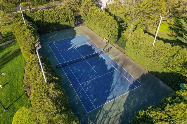 $2,998,000 | 45 Bristol Drive, Manhasset, NY 11030