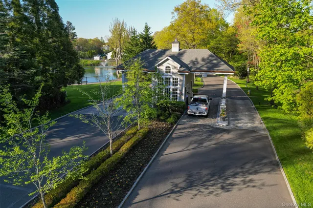 $2,998,000 | 45 Bristol Drive, Manhasset, NY 11030