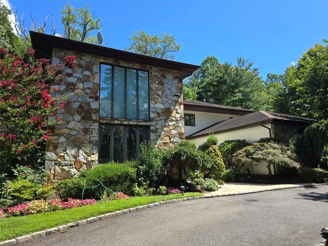 $2,998,000 | 45 Bristol Drive, Manhasset, NY 11030