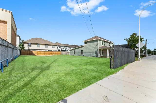 $4,600 | 1507 North Durham Drive, Houston, TX 77008