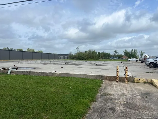 $300,000 | 1601 Sampson Street, Westlake, LA 70669