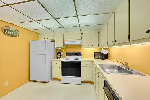 a bedroom with a bed and a ceiling fan