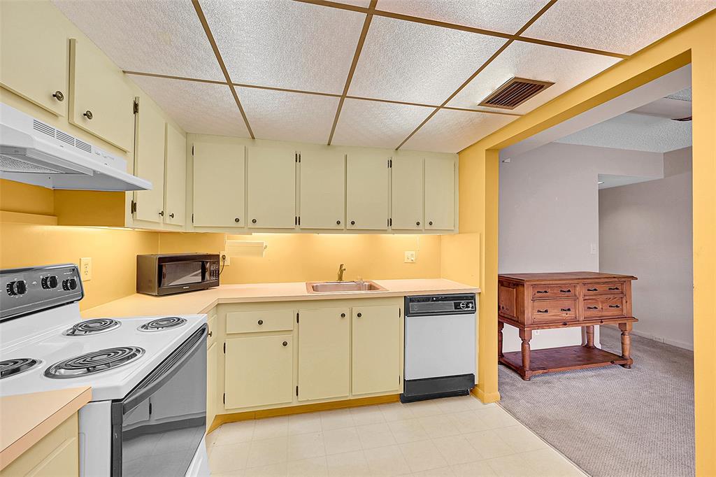 1901 Bermuda Circle, Unit F2 Coconut Creek, FL 33066 - Photo 2 of 26 a view of a kitchen with electric appliances