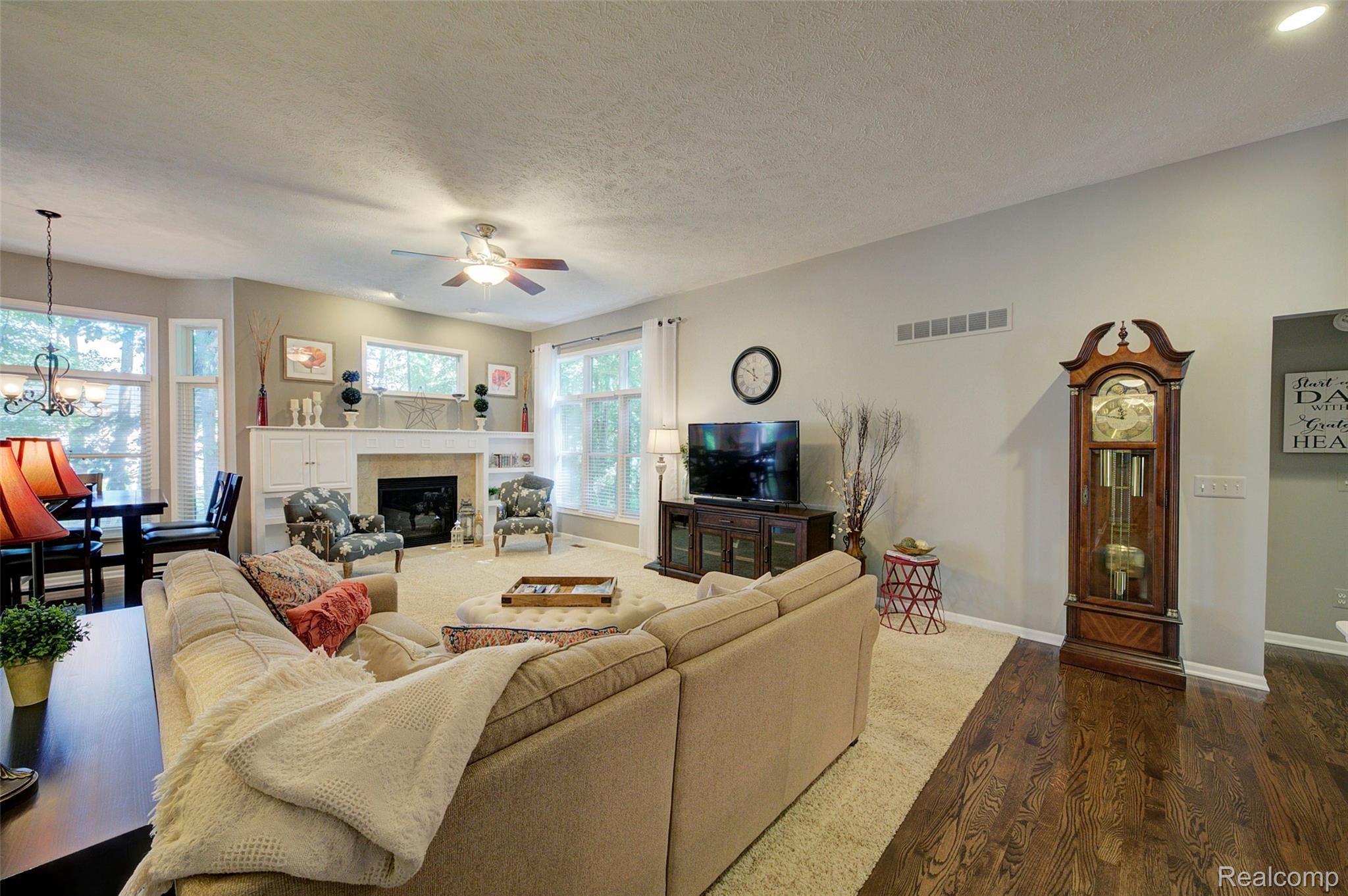 3100 Ridley Way Howell, MI 48843 - Photo 8 of 55 Living 6.jpg