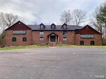 $285,000 | 9 Lake Christine Drive, Belleville, IL 62221