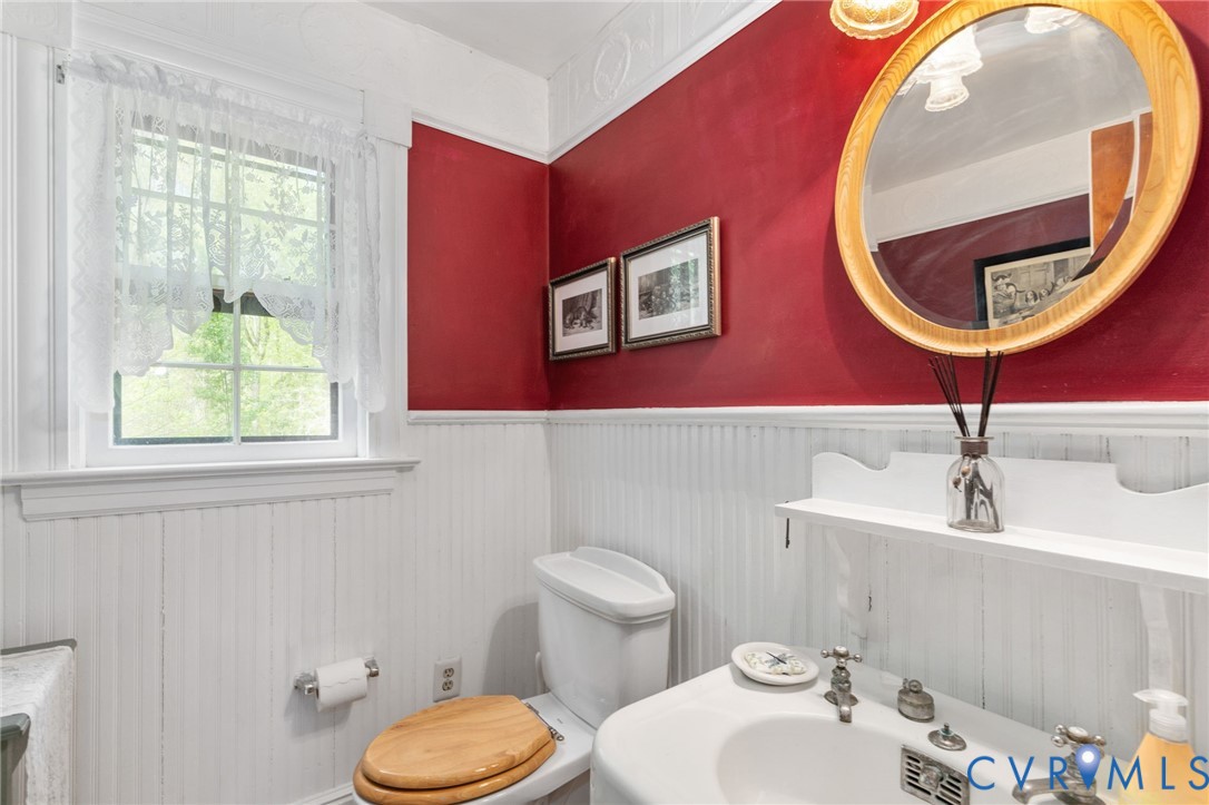 7381 McClellan Road Mechanicsville, VA 23111 - Photo 33 of 66 a bathroom with a toilet a sink and a mirror