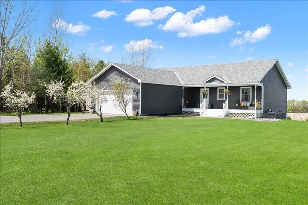 $625,000 | 38616 Pine Avenue, Center City, MN 55012