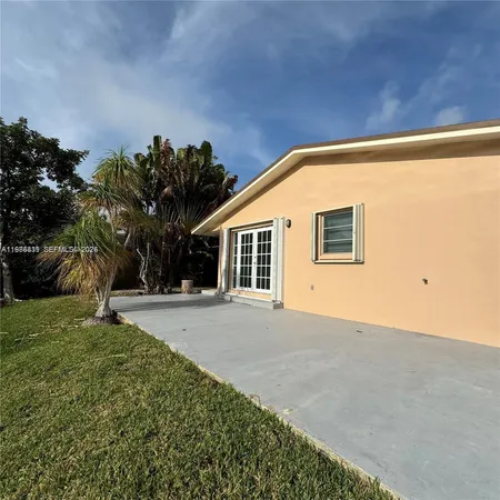 $3,000 | 590 Northeast 20th Street, Unit 2, Wilton Manors, FL 33305