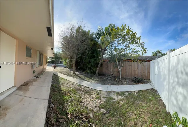 $3,000 | 590 Northeast 20th Street, Unit 2, Wilton Manors, FL 33305