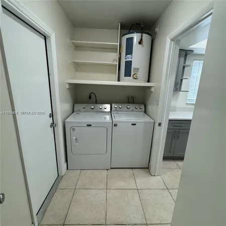 $3,000 | 590 Northeast 20th Street, Unit 2, Wilton Manors, FL 33305