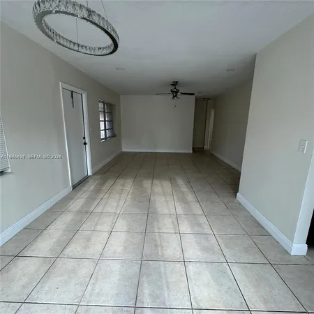 $3,000 | 590 Northeast 20th Street, Unit 2, Wilton Manors, FL 33305