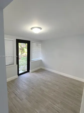 $3,000 | 590 Northeast 20th Street, Unit 2, Wilton Manors, FL 33305