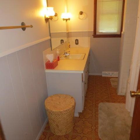 343 Maple Street Coloma, MI 49038 - Photo 4 of 28 IMG_2675