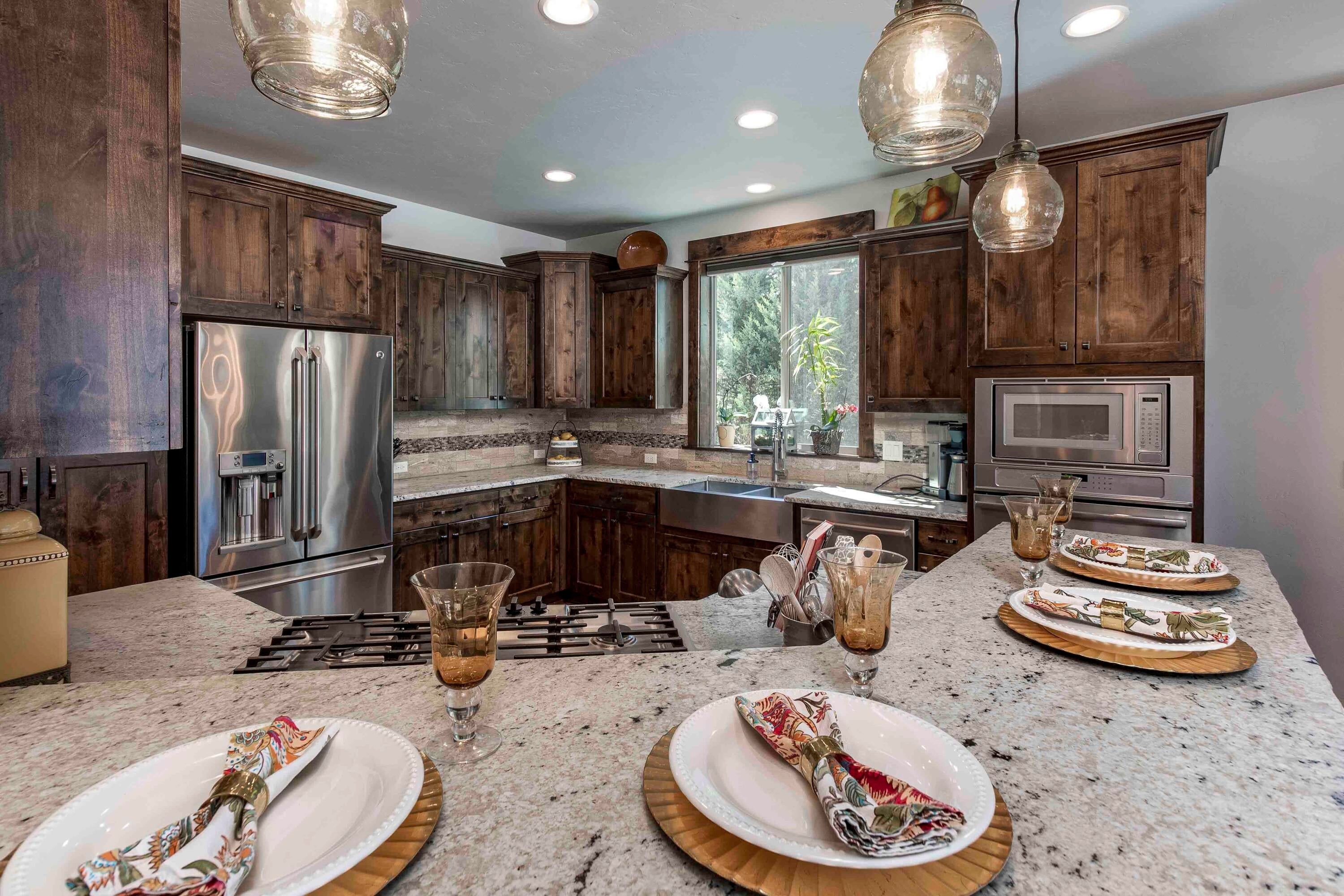55842 Lost Rider Loop Bend, OR 97707 - Photo 2 of 41 Gourmet kitchen w/ chiseled edge granite and gas cooktop.