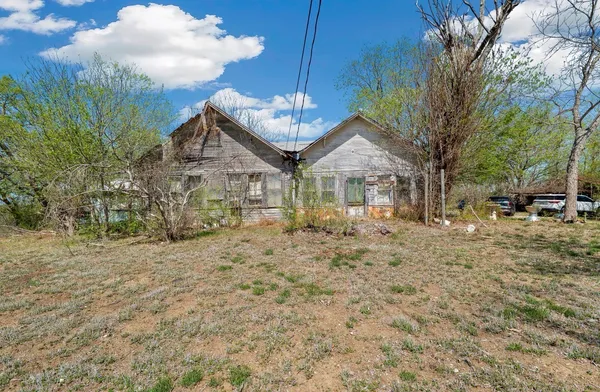 $570,000 | 42 South Old Spanish Trail, Uhland, TX 78640