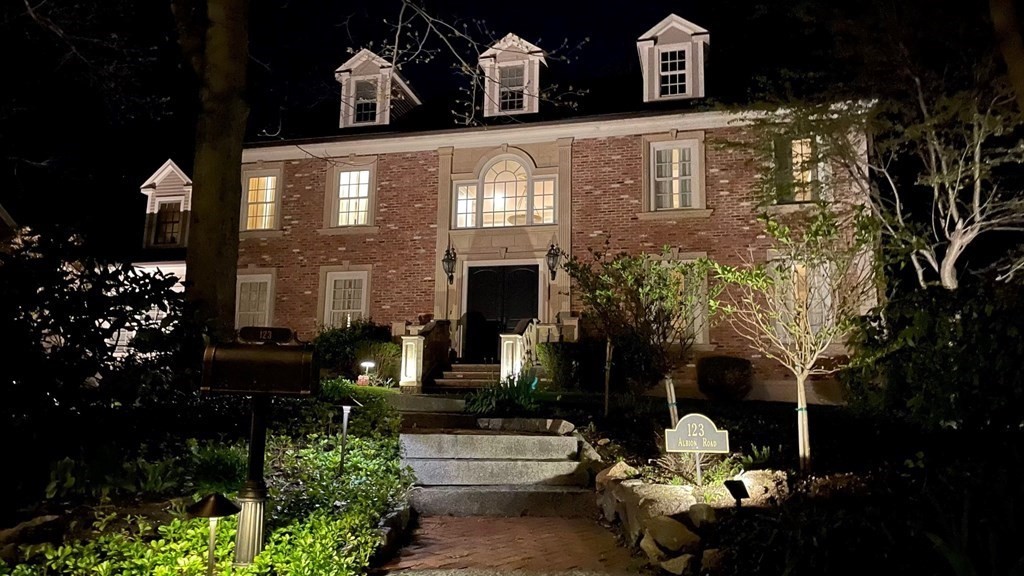 123 Albion Road Wellesley, MA 02481 - Photo 2 of 34
