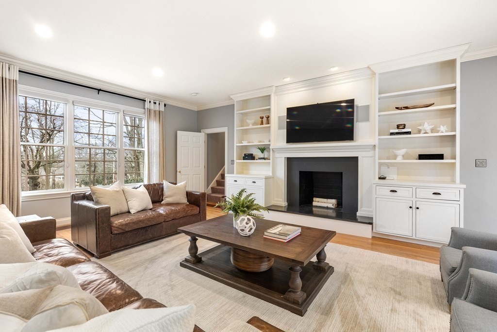 123 Albion Road Wellesley, MA 02481 - Photo 4 of 34