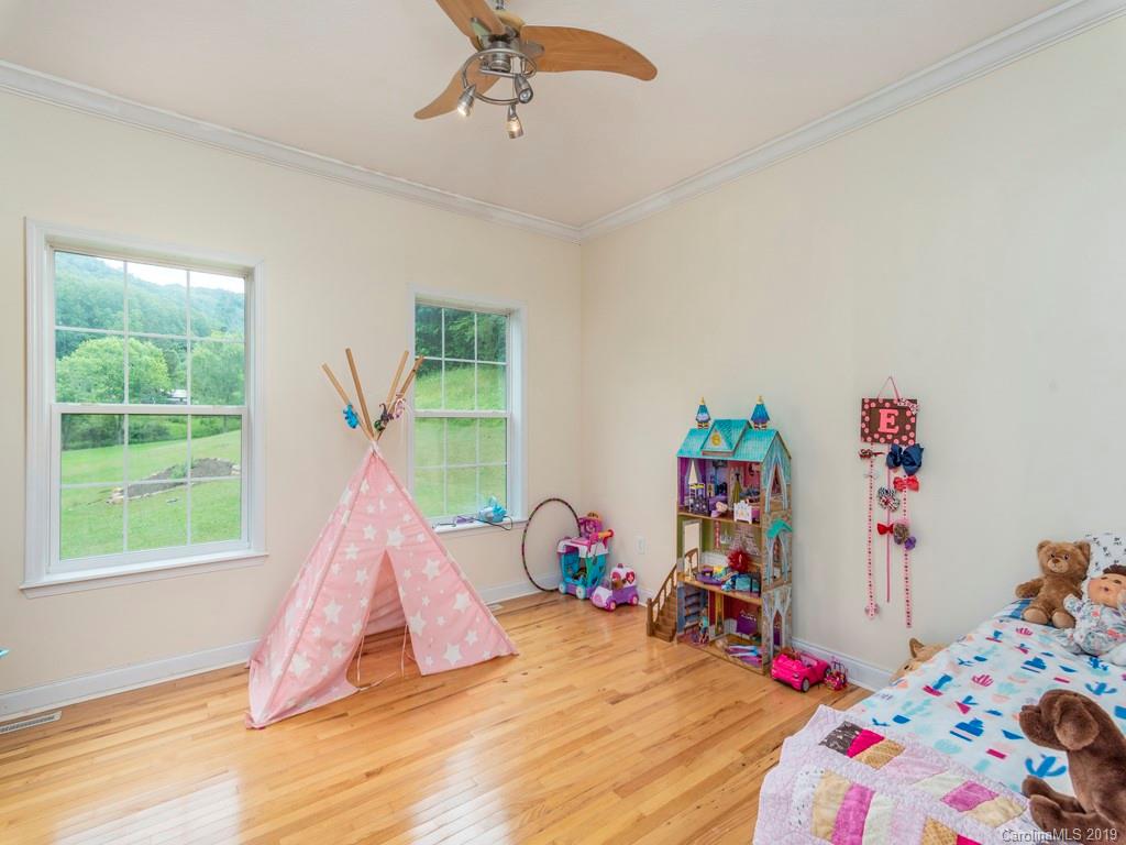 2561 Chinquapin Road Canton, NC 28716 - Photo 14 of 25