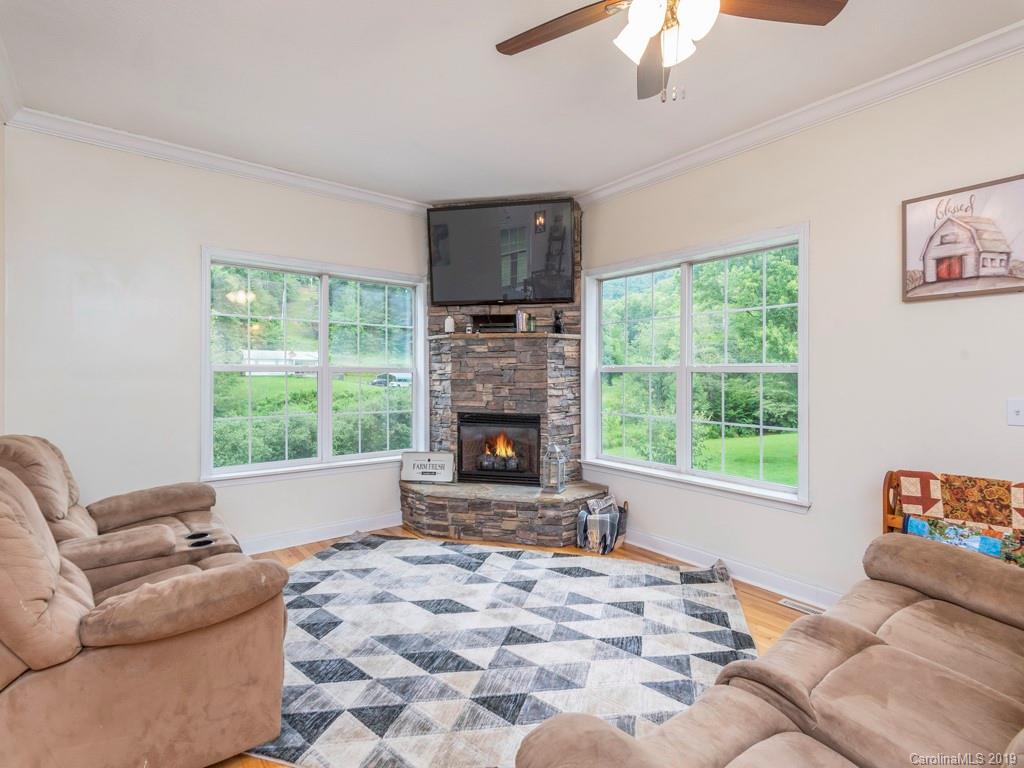 2561 Chinquapin Road Canton, NC 28716 - Photo 8 of 25