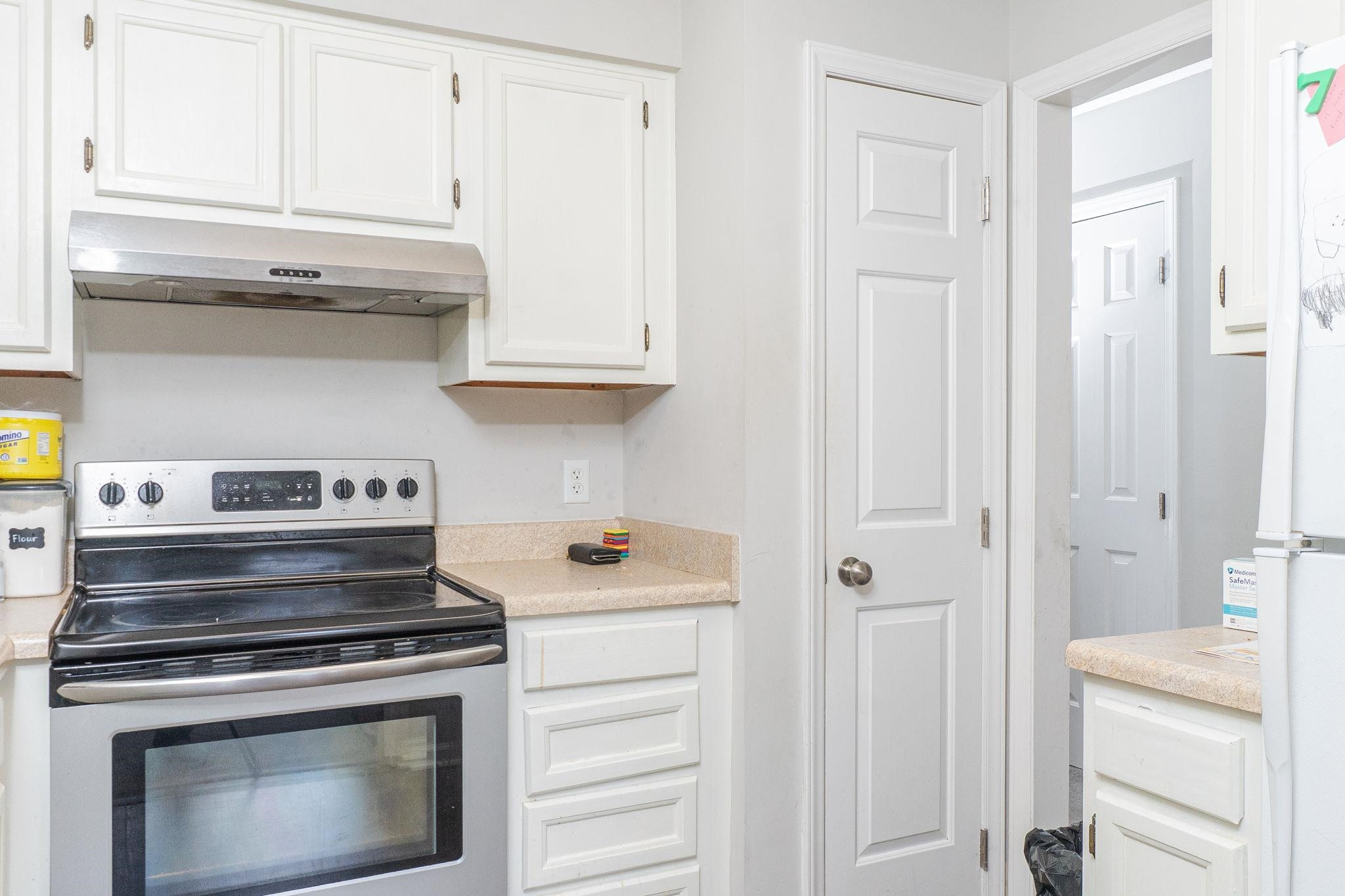 4126 Kaplan Drive Raleigh, NC 27606 - Photo 11 of 30 Kitchen