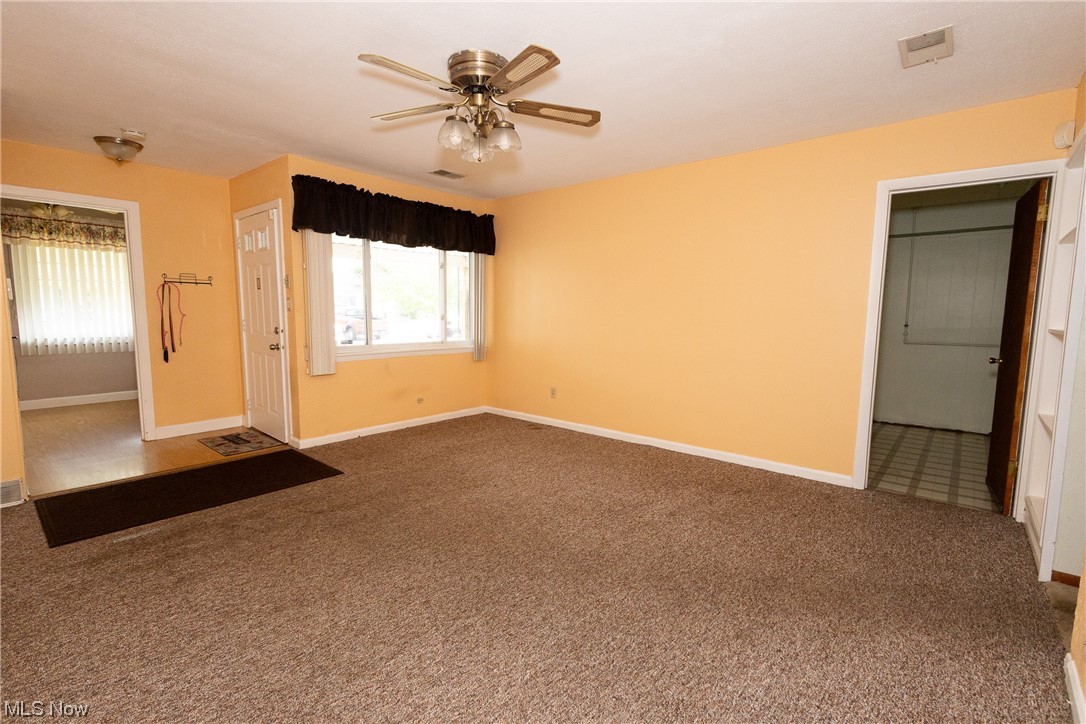 682 Weller Road Elyria, OH 44035 - Photo 3 of 27