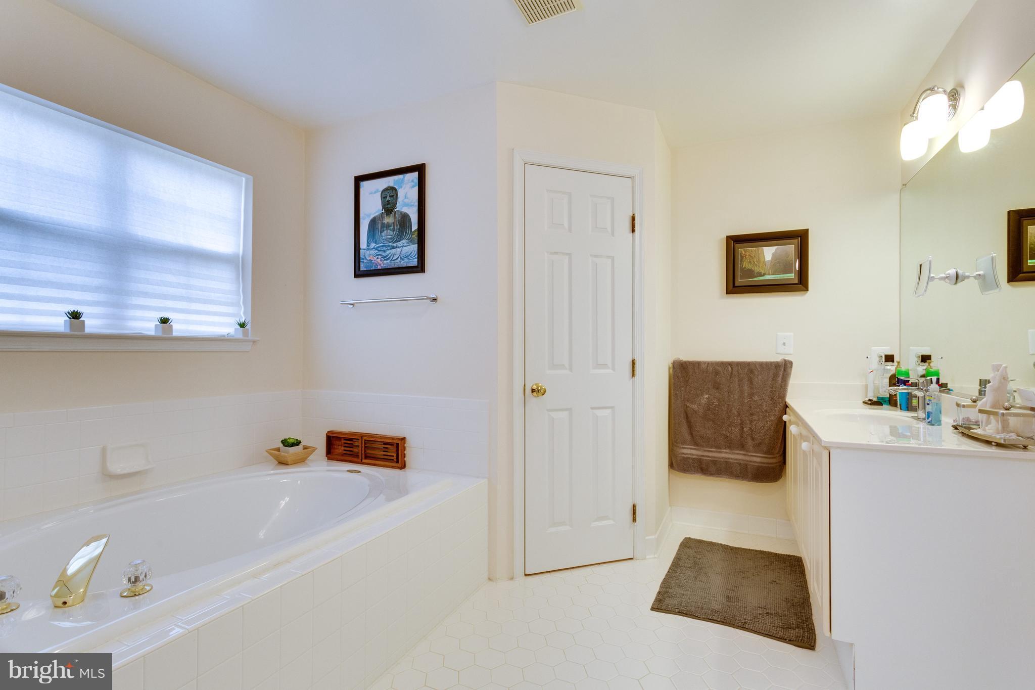 6801 Newington Road Lorton, VA 22079 - Photo 19 of 30 Bath (Master)