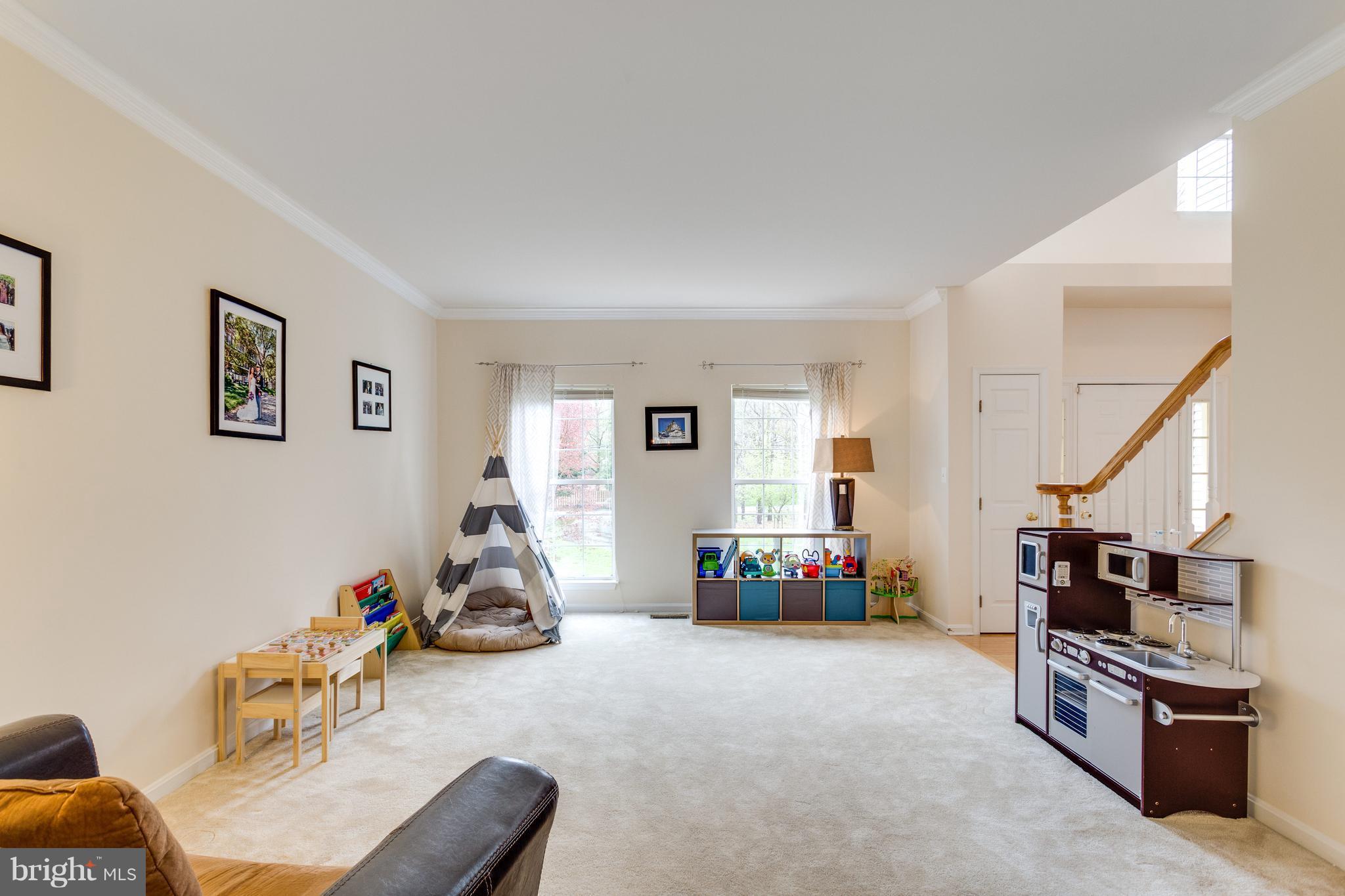 6801 Newington Road Lorton, VA 22079 - Photo 5 of 30 Living Room