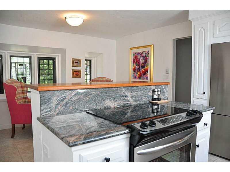10 Ole Musket Road, Unit 4 Cumberland Foreside, ME 04110 - Photo 13 of 29 Kitchen.