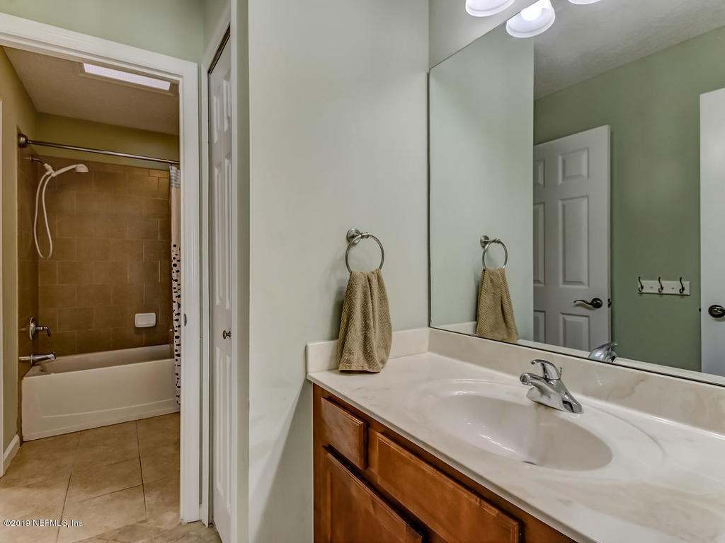 2470 Crosswicks Road Fleming Island, FL 32003 - Photo 20 of 99 Hall Bath